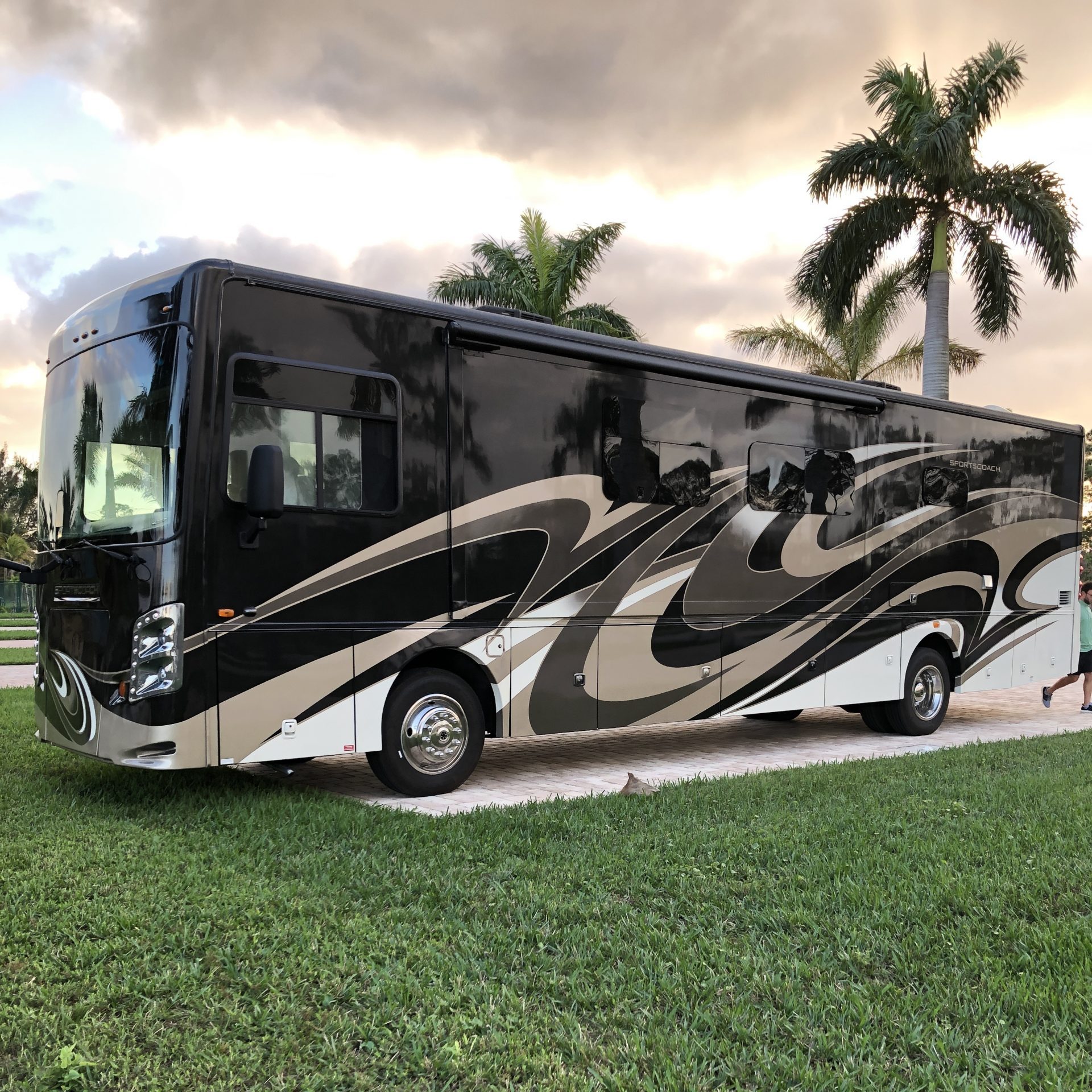 Silent Auction #516: One-Week Road Trip in a Luxury RV